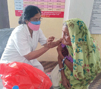 Old women vaccination